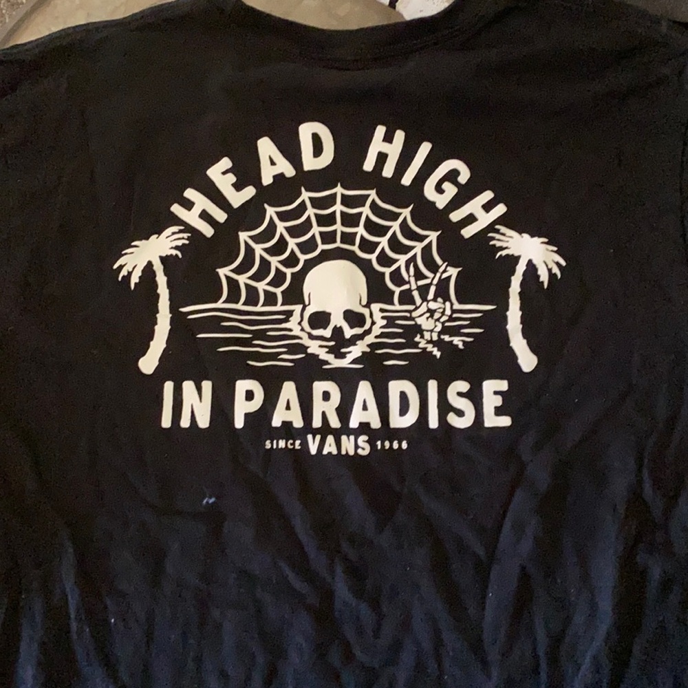 Men’s vans head high in paradise